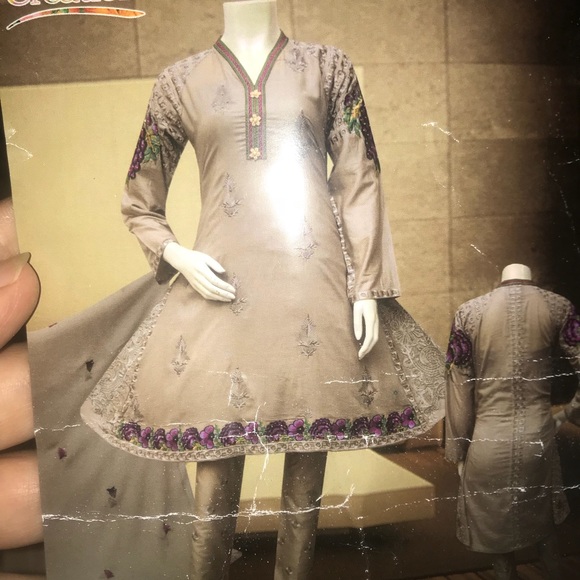 Dress - Picture 6 of 7